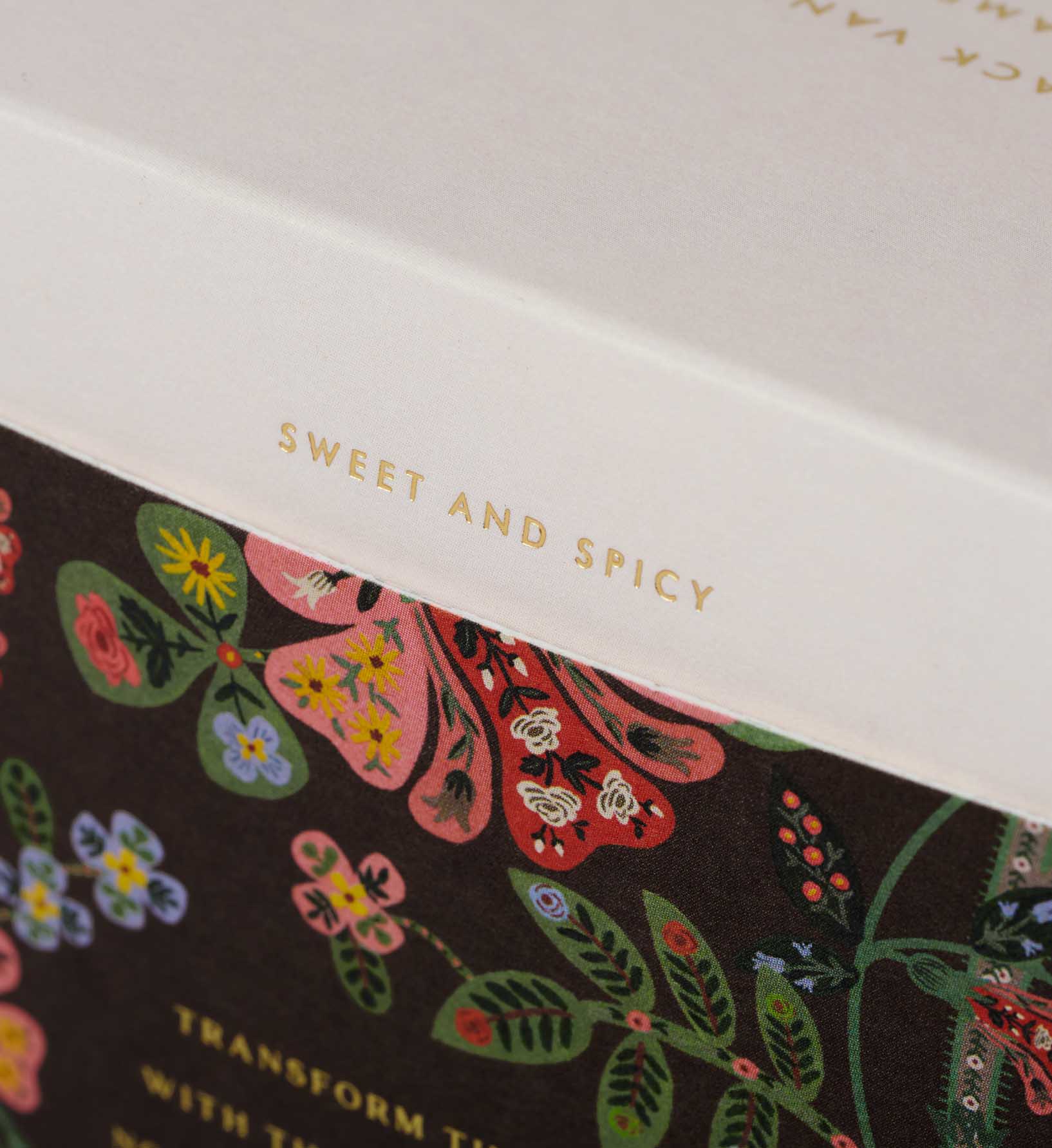9.5 oz Candle - Amber and Black Vanilla - Image 7