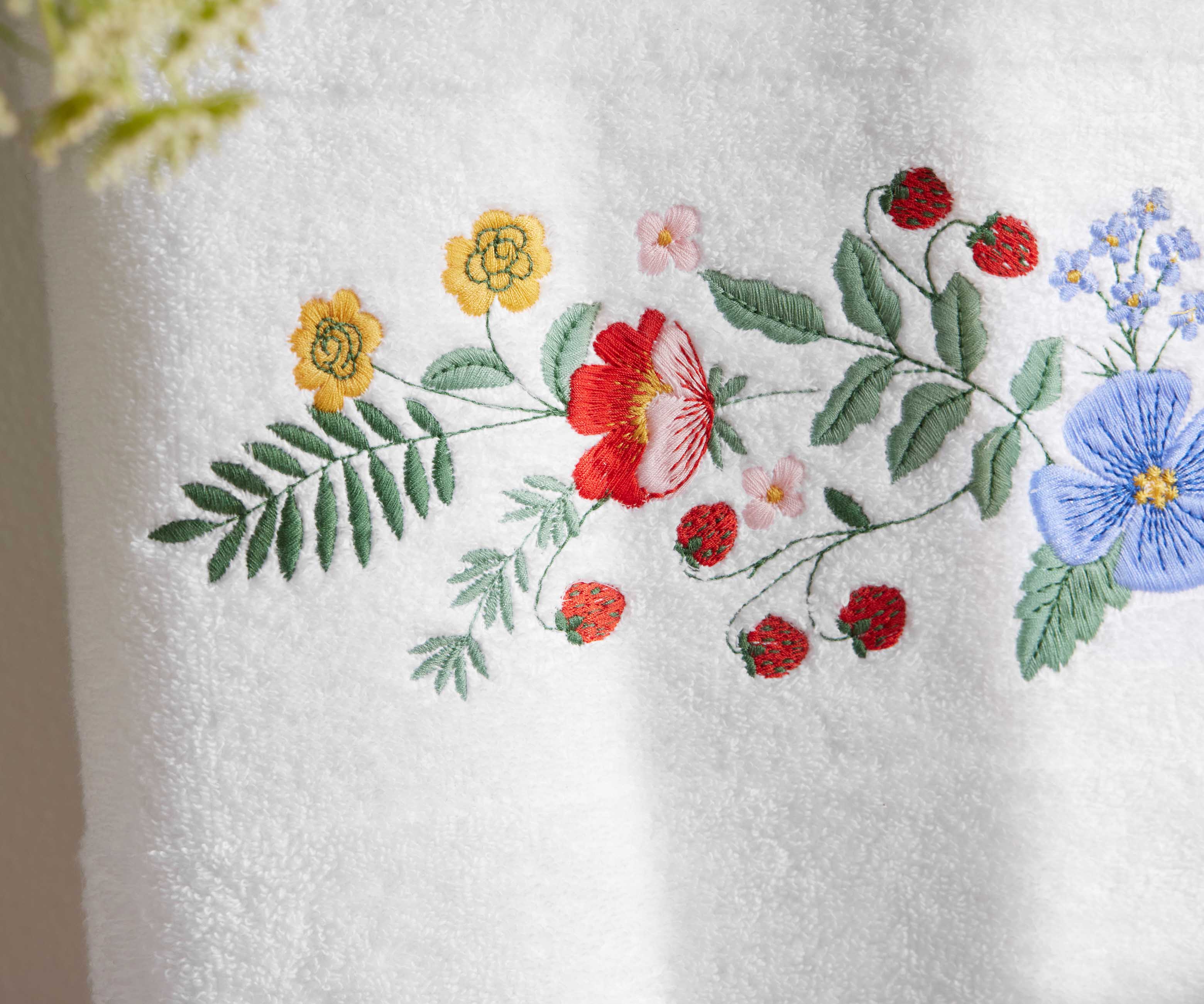 Embroidered Bath Towel - Strawberry Fields - Image 4