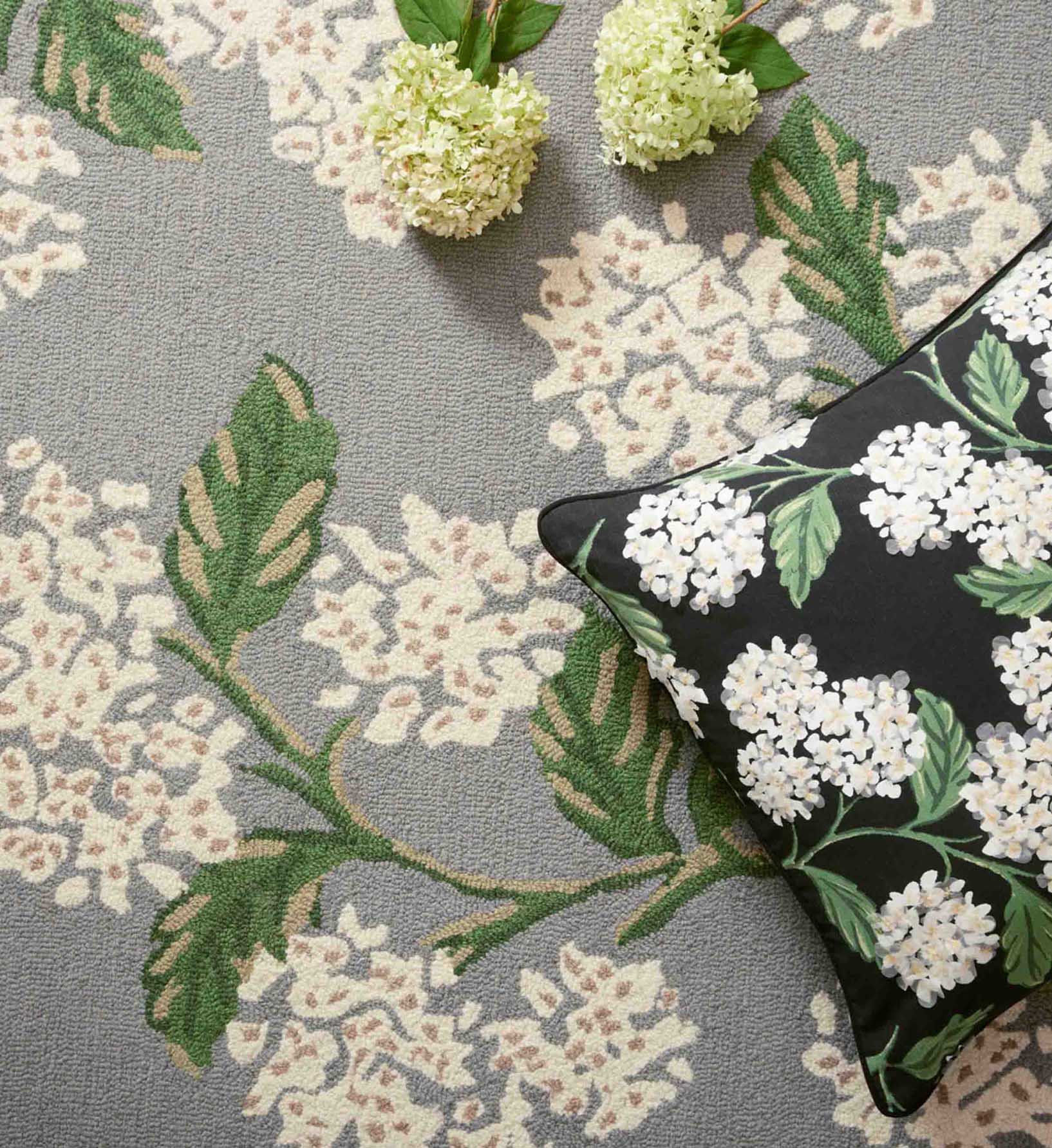 Joie Hydrangea Wool-Hooked Rug - Grey - Image 2