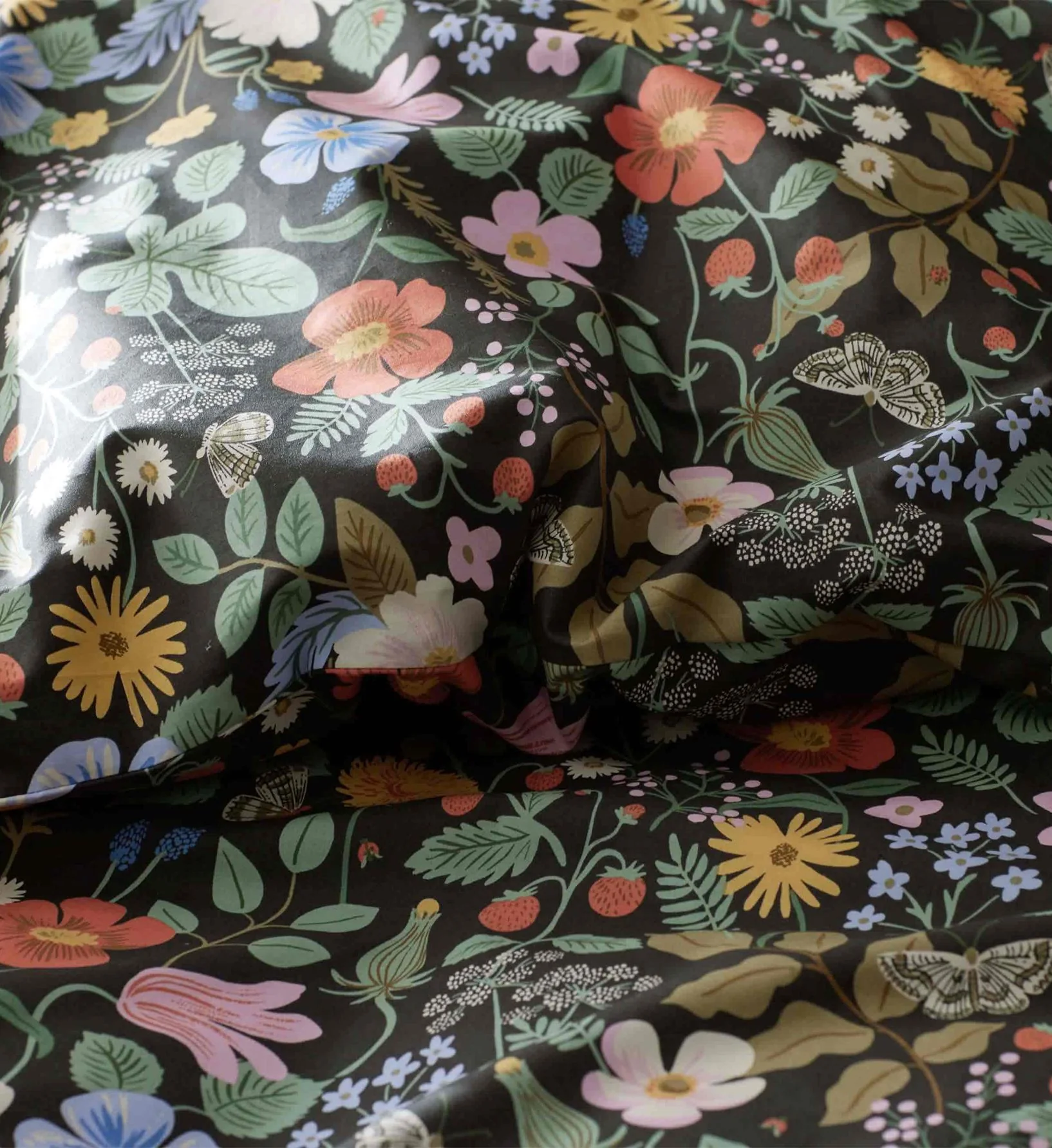 Percale Comforter - Strawberry Fields Black - Image 3