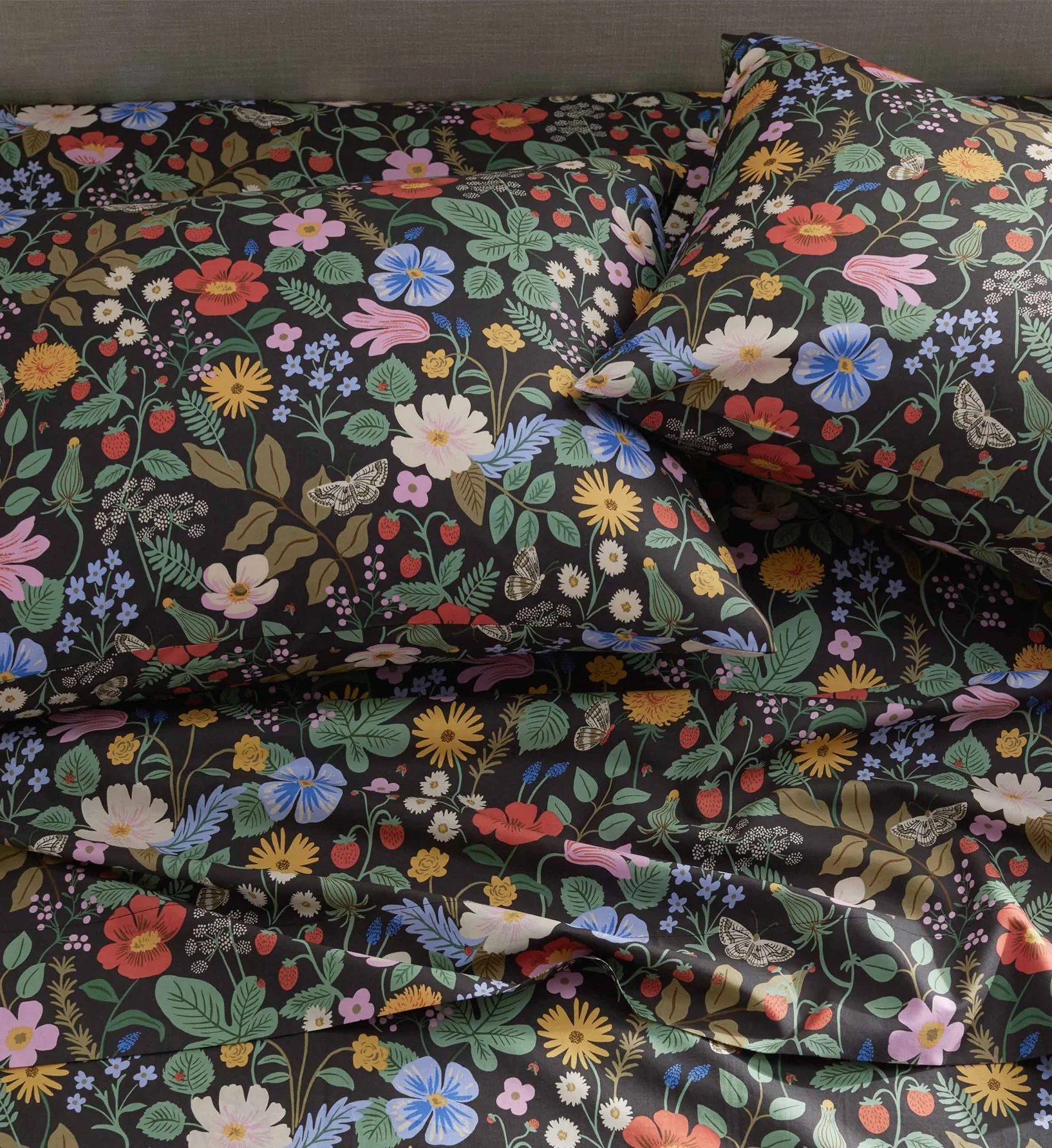 Percale Sheet Set - Strawberry Fields Black - Image 2