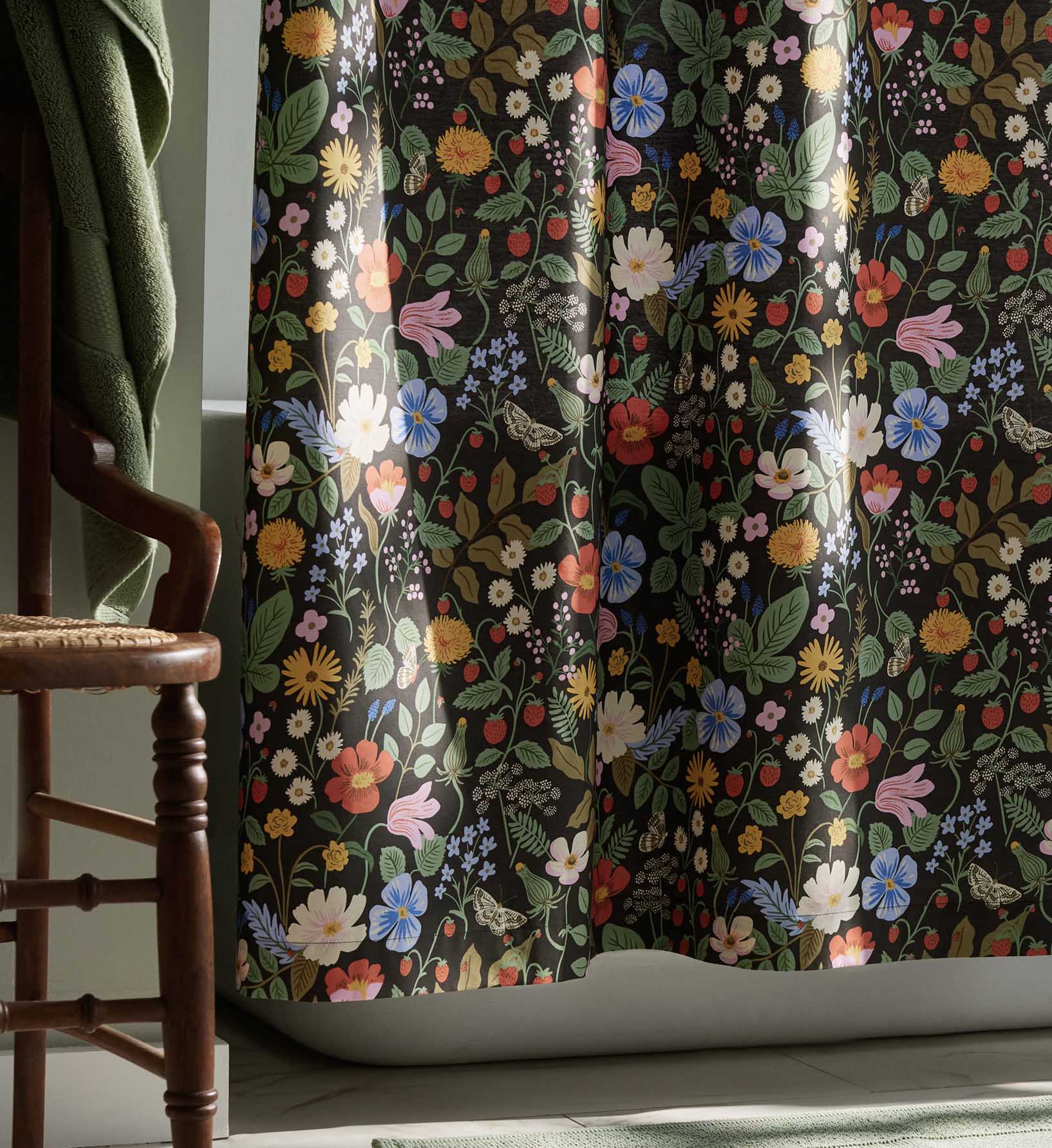 Percale Shower Curtain - Strawberry Fields Black - Image 3