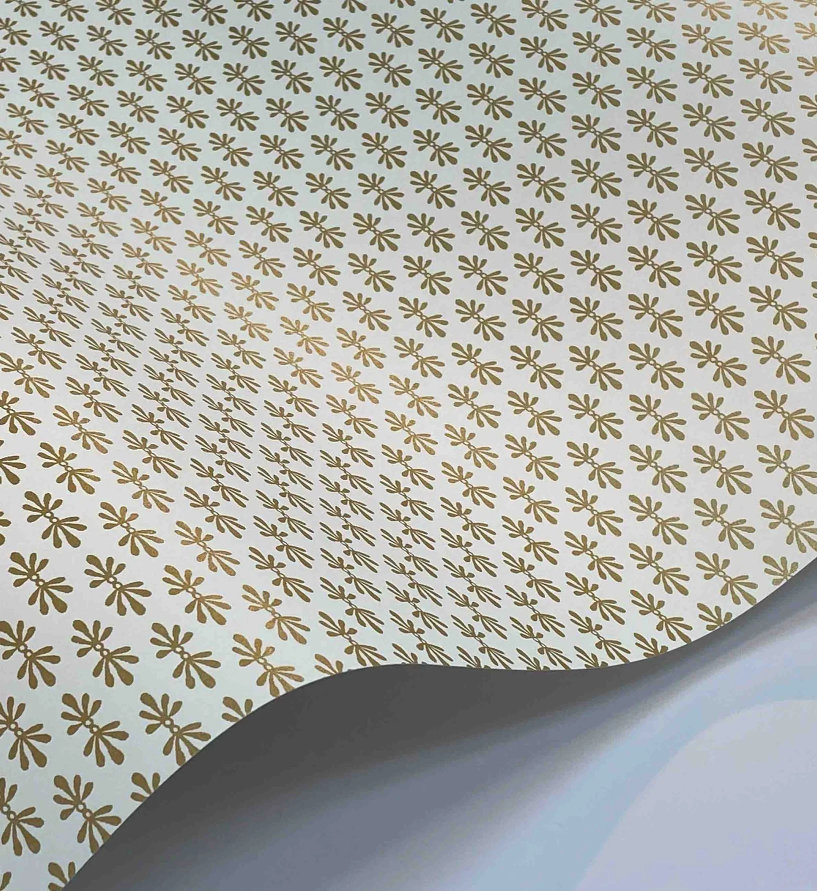 Petal Wallpaper - White & Metallic Gold - Image 4